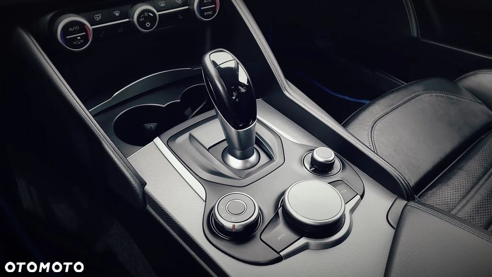 Alfa Romeo Giulia 2.0 Turbo Veloce Q4 - 12