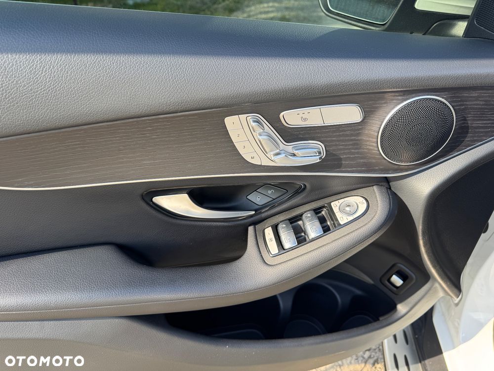 Mercedes-Benz GLC 300 4Matic 9G-TRONIC Exclusive - 18