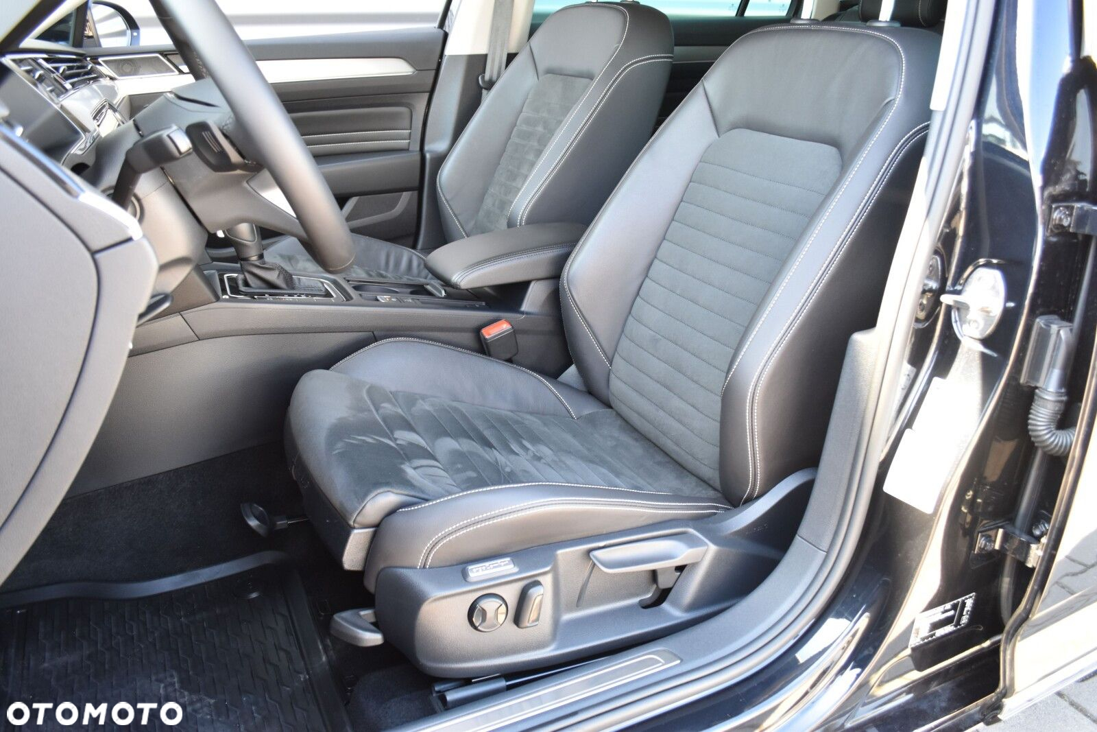Volkswagen Passat 2.0 TDI EVO Elegance DSG - 32