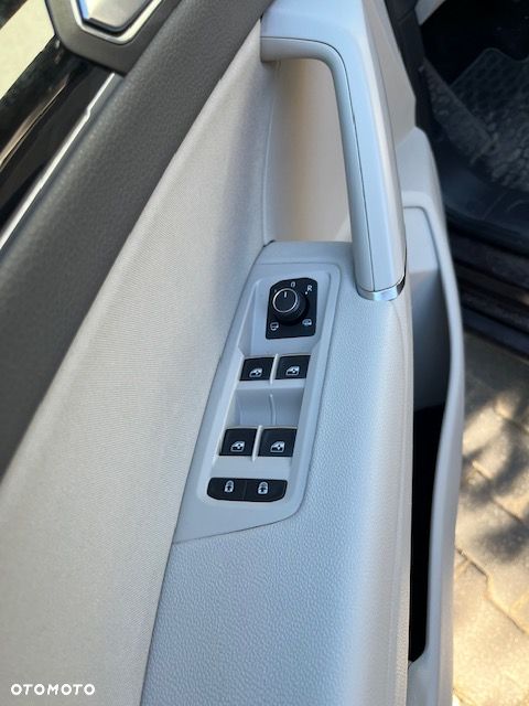 Volkswagen Touran - 11