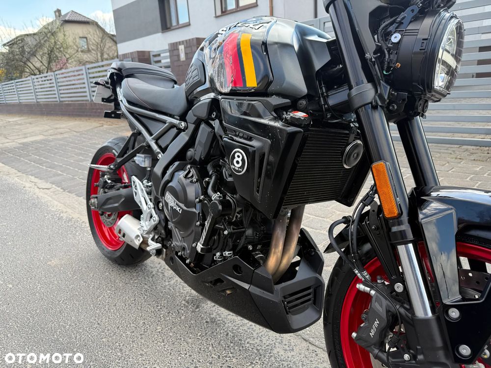 Suzuki GSX - 26