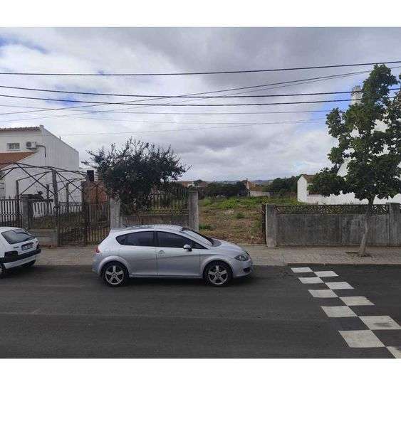 Terreno para Construção - 932m2 - AV Carlos Relvas 52 - Alpiarça - Grande imagem: 2/9