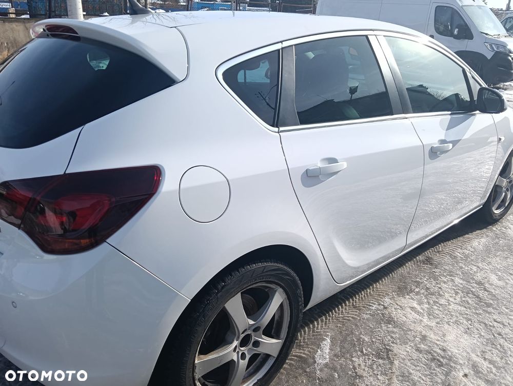 Opel Astra 1.7 CDTI DPF Cosmo - 9