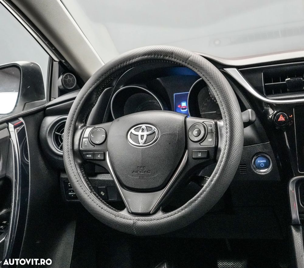 Toyota Auris 1.8 L VVT-i Sol + - 17