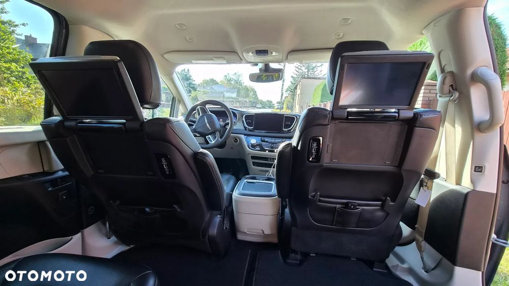 Chrysler Pacifica - 16