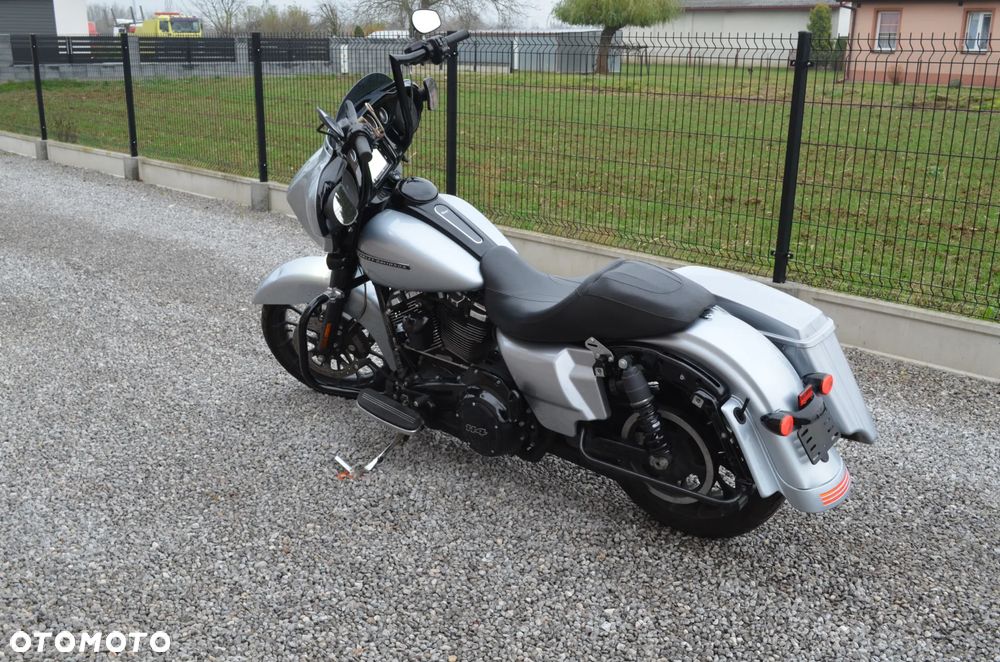 Harley-Davidson Touring Street Glide - 23