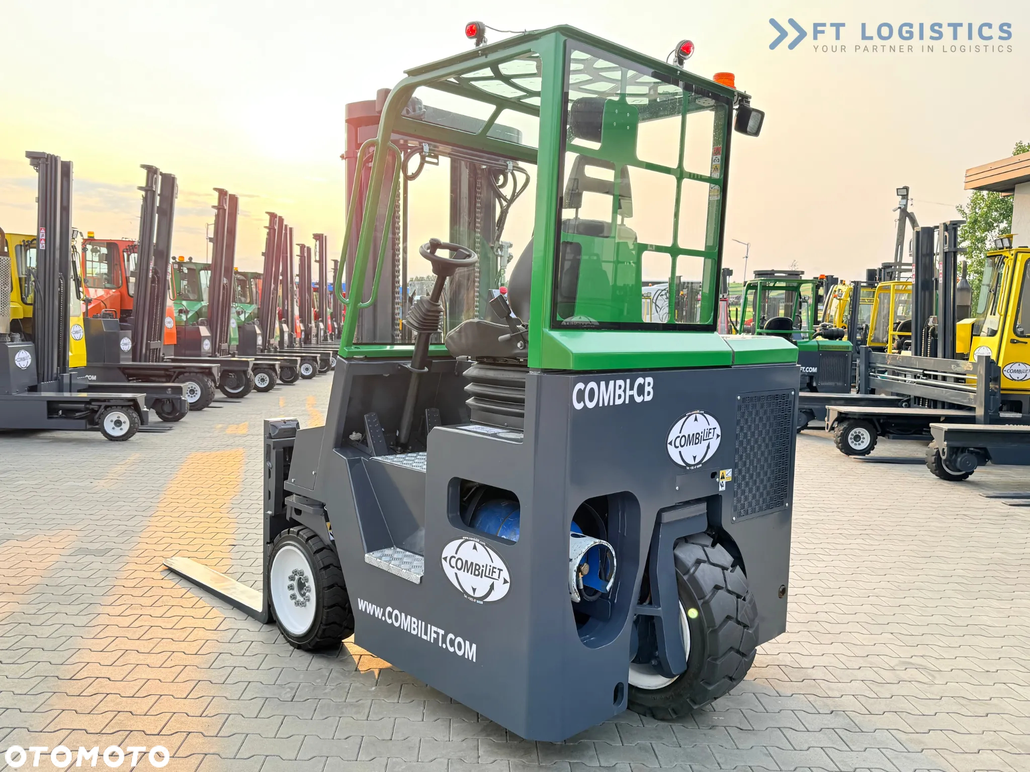 Combilift C4000CB / TRIPLEX - 5200MM / GAS / WOLNY SKOK / POZYCJONER WIDEŁ / PRZESUW WIDEŁ / WYSOKOŚĆ 2450MM / JAK NOWY - 10