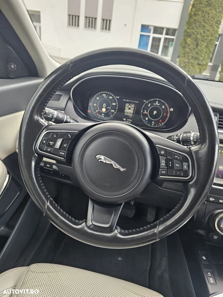 Jaguar E-Pace D180 AWD R-Dynamic HSE - 12