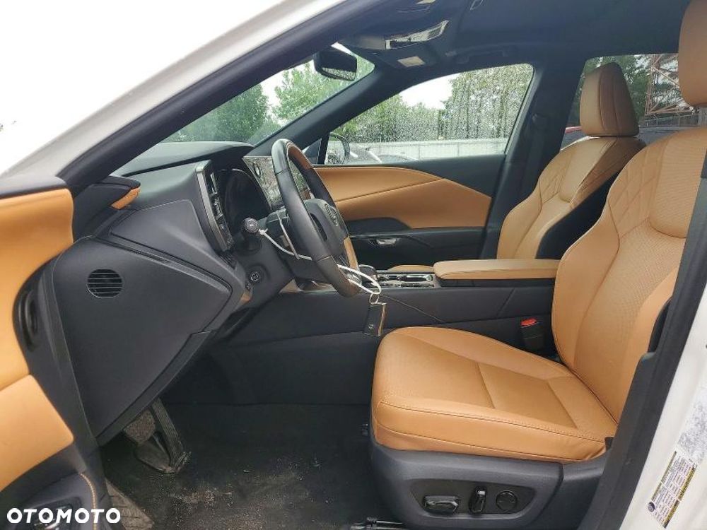 Lexus RX - 8