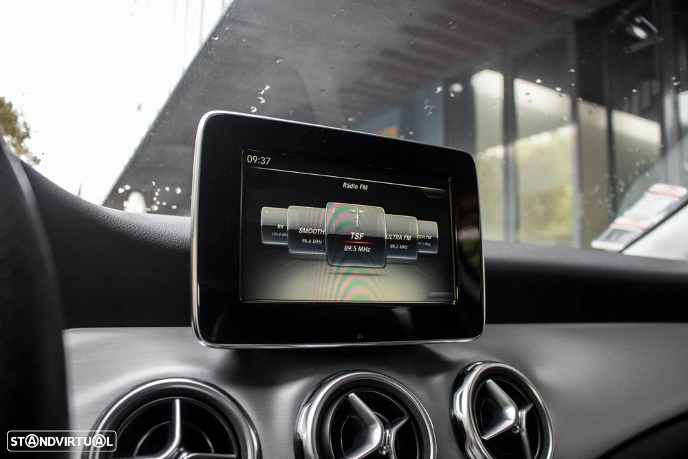 Mercedes-Benz GLA 180 d Urban - 36