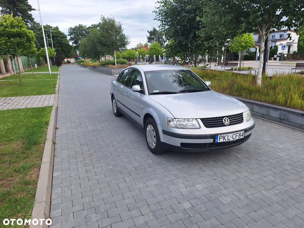 Volkswagen Passat 1.6 Comfortline - 13