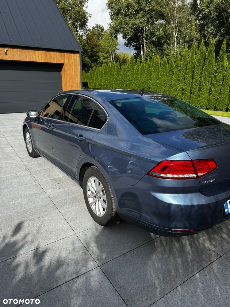 Volkswagen Passat - 8