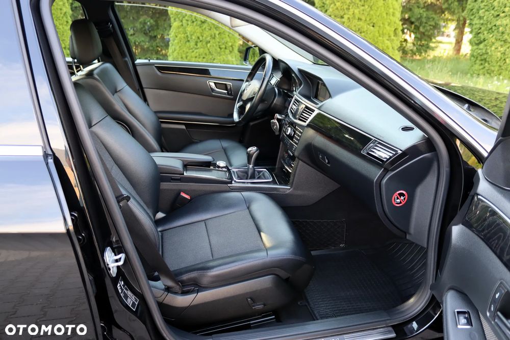 Mercedes-Benz Klasa E 200 CGI BlueEffICIENCY Avantgarde - 21