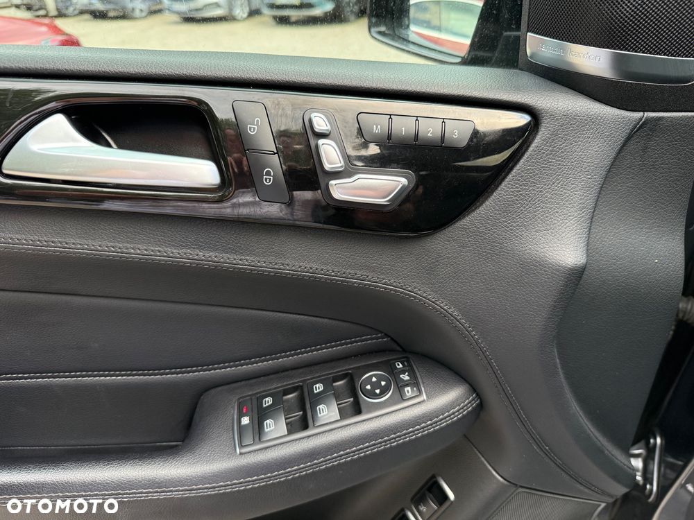 Mercedes-Benz GLS - 30