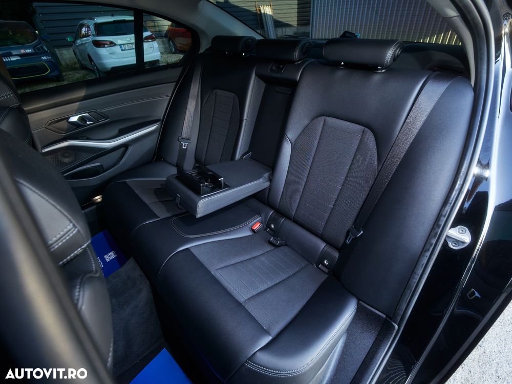 BMW Seria 3 320d AT MHEV - 35