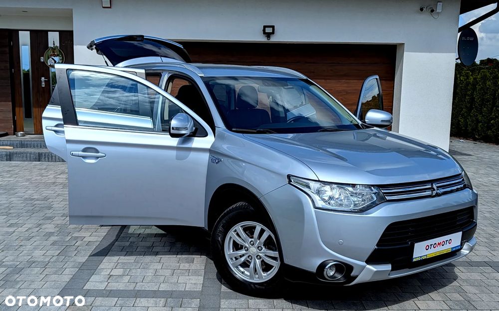 Mitsubishi Outlander Instyle NAVI + - 21