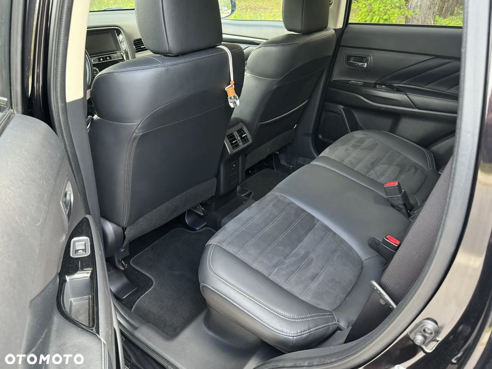 Mitsubishi Outlander 2.4 4WD Diamant+ - 19