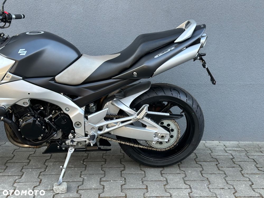 Suzuki GSR - 9