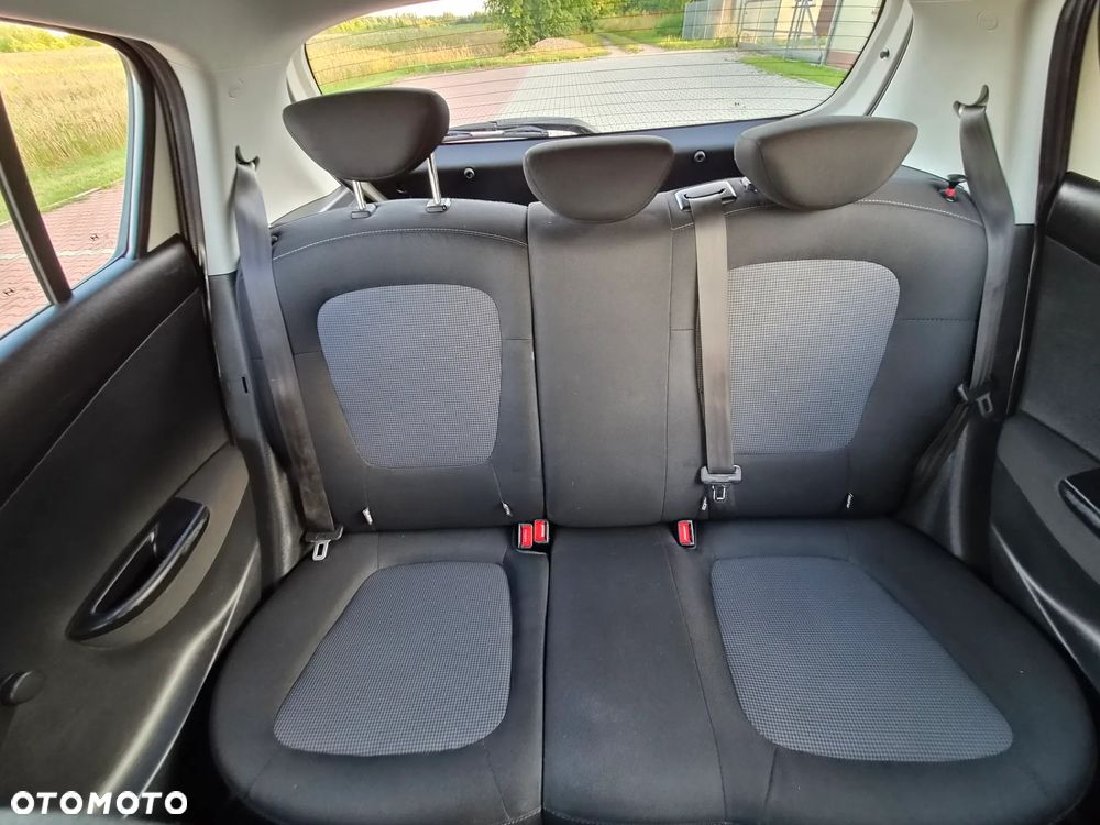 Hyundai i20 1.2 Trend - 28