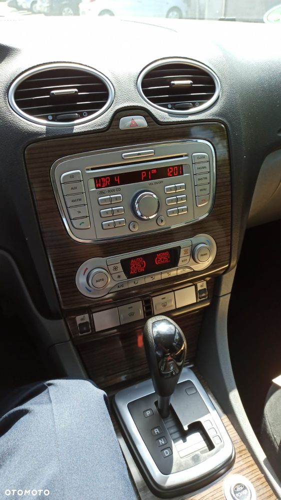Ford Focus 2.0 TDCi DPF Ghia - 6