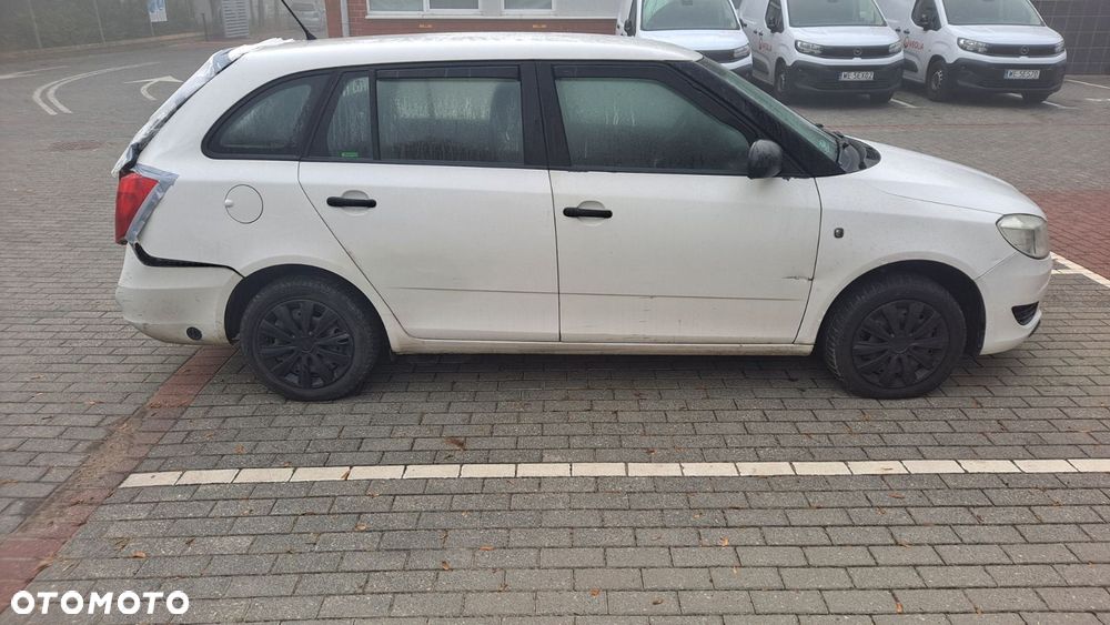 Skoda Fabia 2013 photo 3