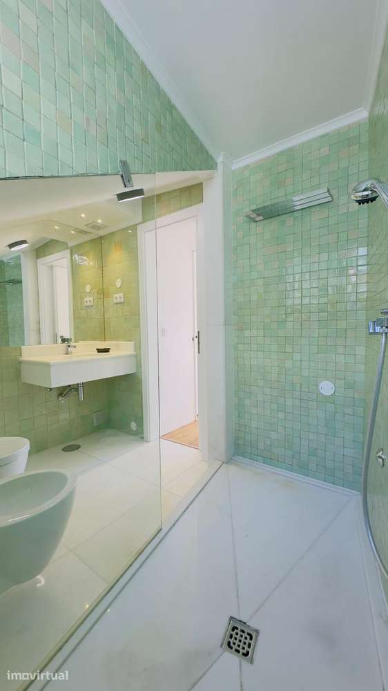 Moradia T5 Isolada com 4 Casas de Banho - Grande imagem: 3/26