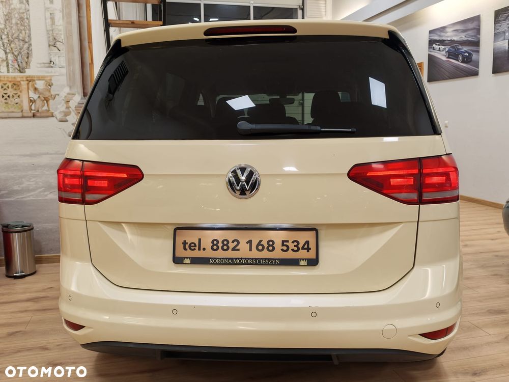 Volkswagen Touran - 11