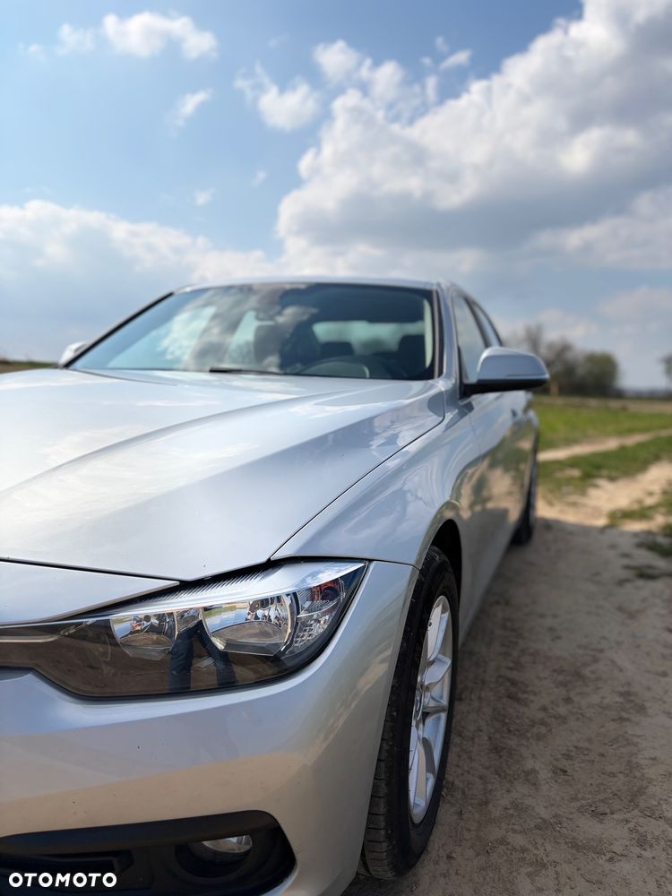 BMW Seria 3 318d - 23