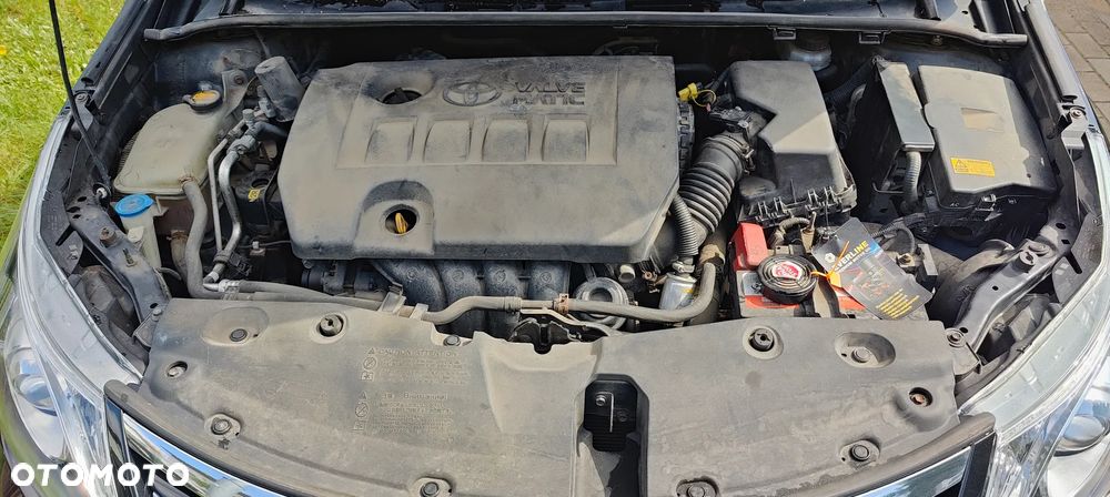 Toyota Avensis 1.6 Sol - 14