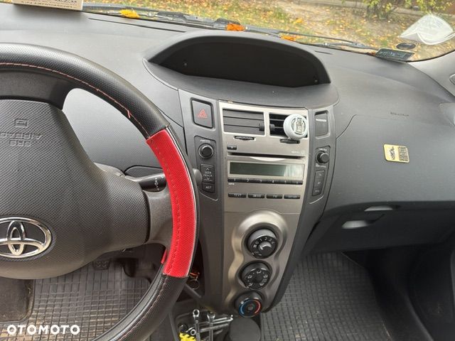 Toyota Yaris - 7