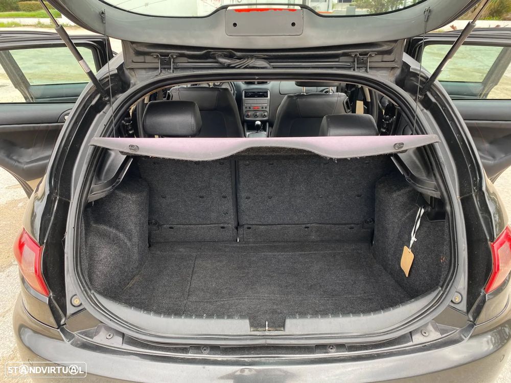 Alfa Romeo 147 1.9 JTD 16V Executive - 14
