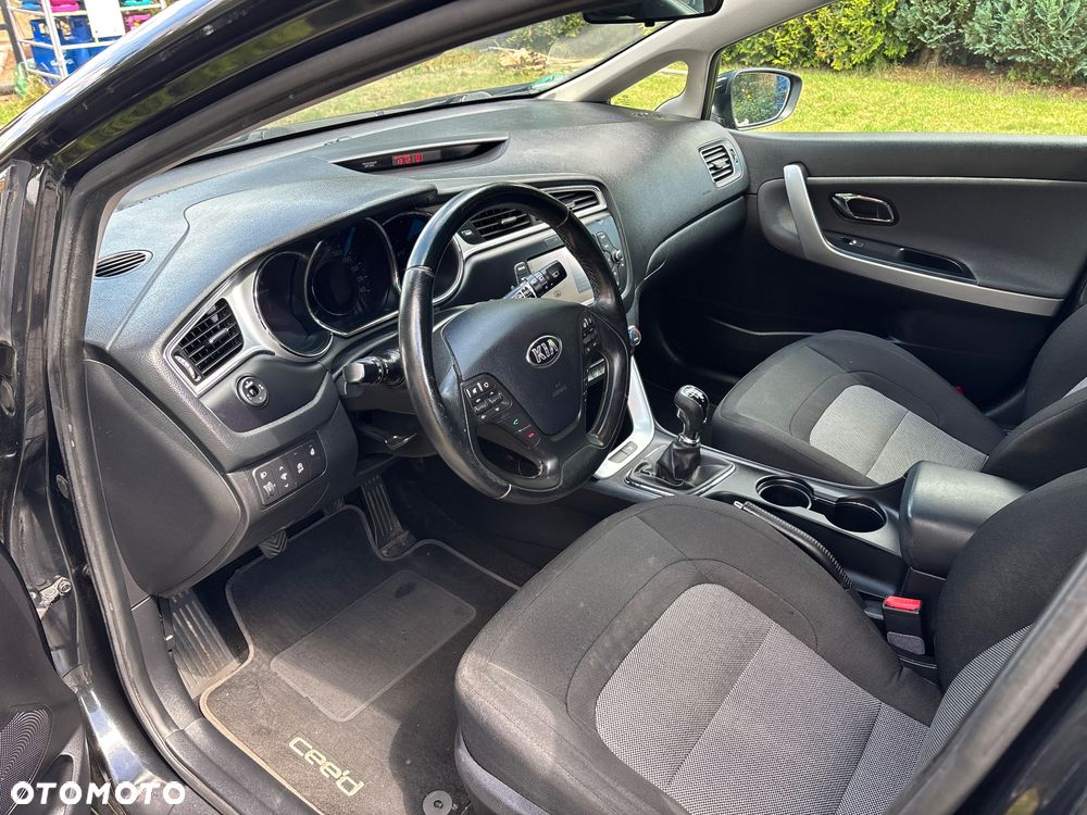 Kia Ceed 1.6 CRDi 136 ISG Dream-Team Edition - 30