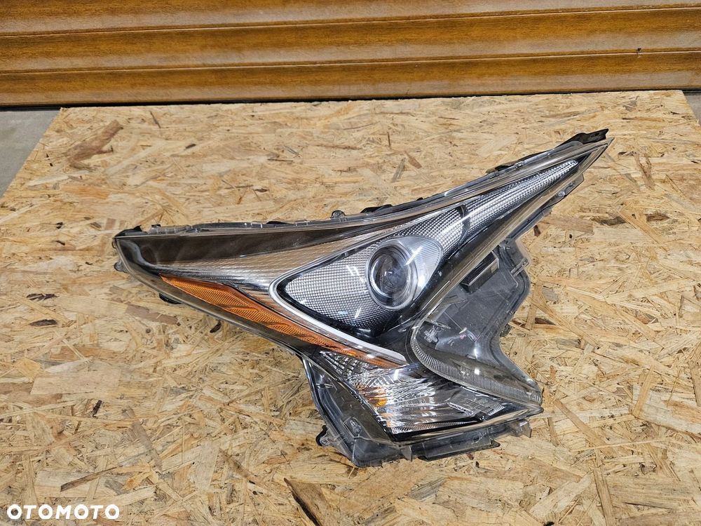 TOYOTA PRIUS IV 16-18 LAMPA PRAWA PRZEDNIA PRZÓD FULL LED UK - 1