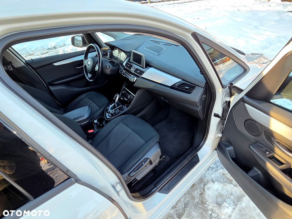 BMW Seria 2 218d - 14
