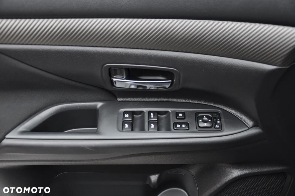 Mitsubishi Outlander 2.0 2WD SUV-Star - 12