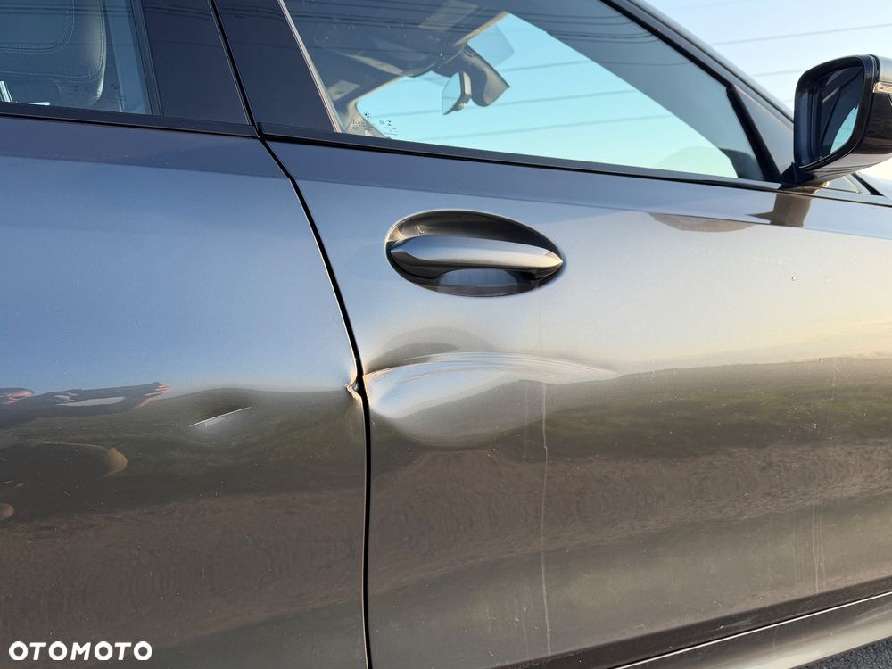 BMW Seria 3 330i xDrive - 18