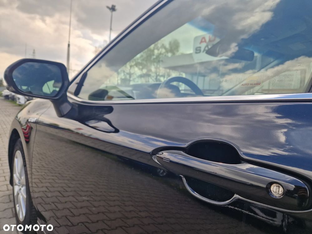 Toyota Camry Luxury - 10