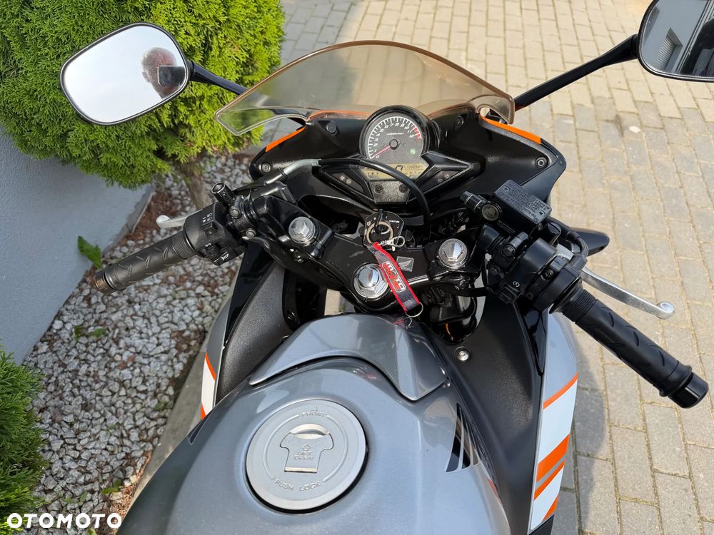 Honda CBR - 25