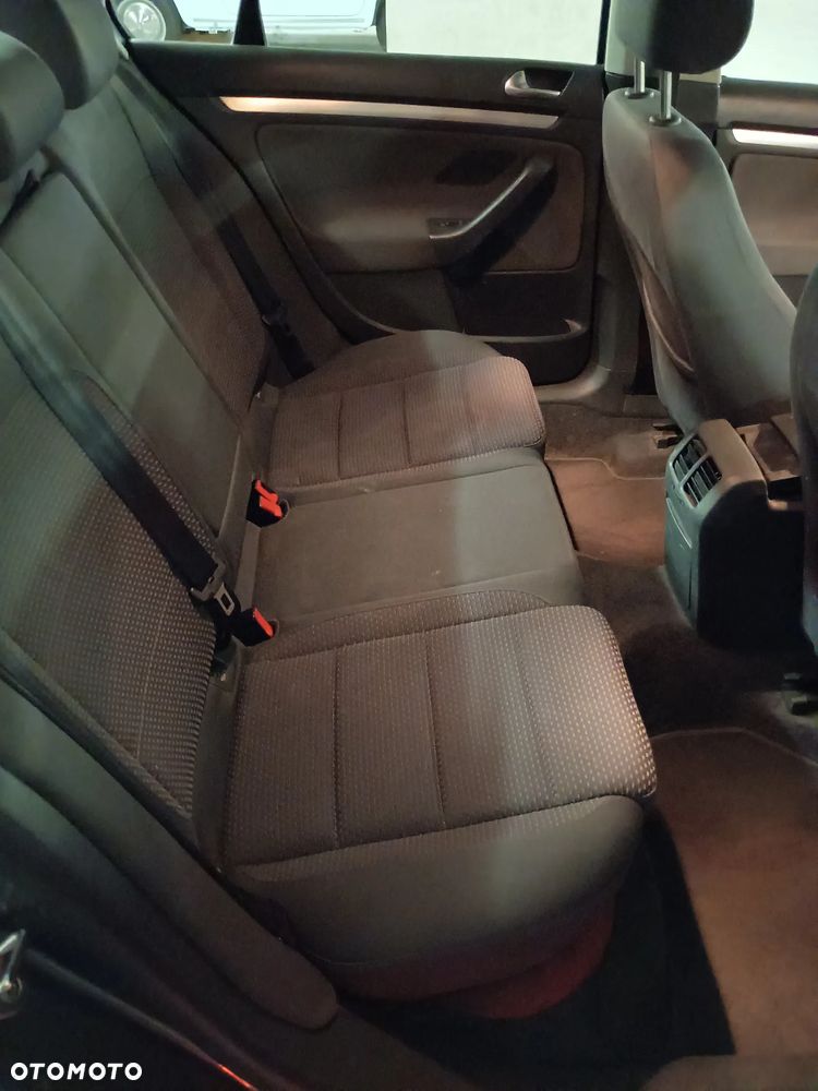 Volkswagen Jetta 2.0 FSI Comfortline - 17