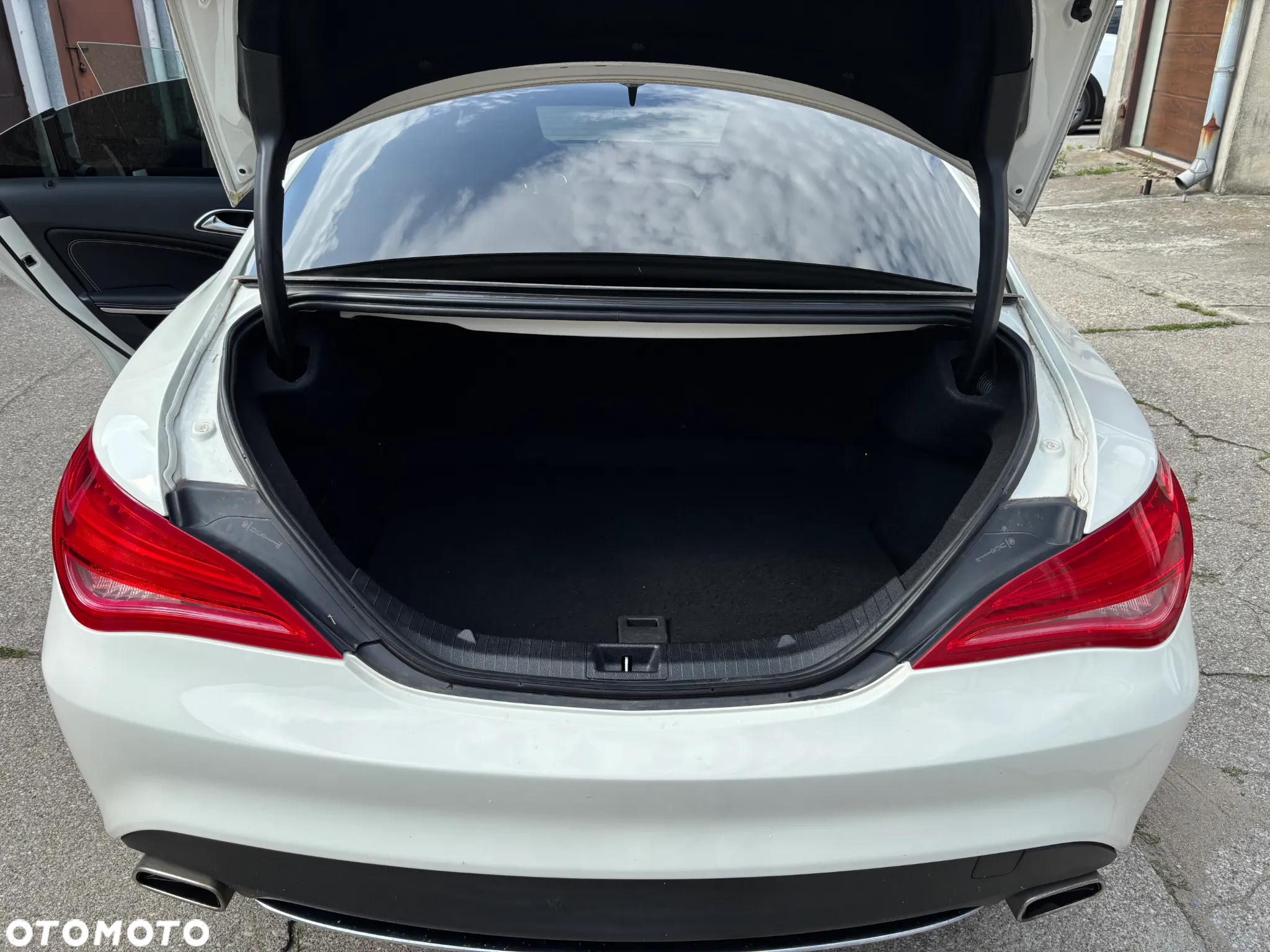 Mercedes-Benz CLA 200 - 4