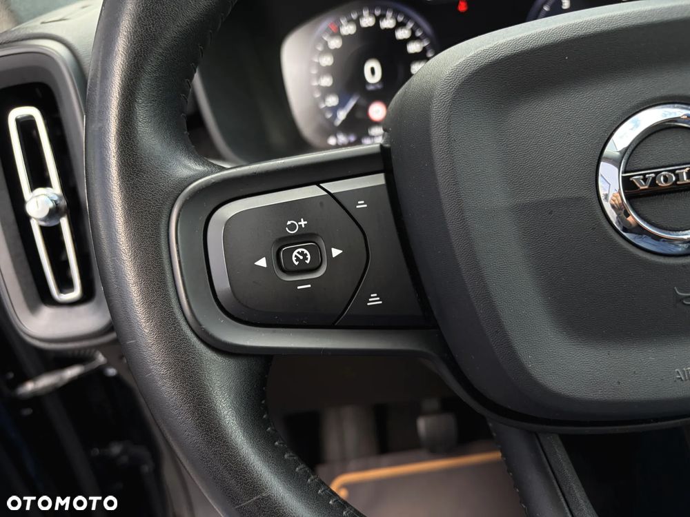 Volvo XC 40 T3 Momentum - 23