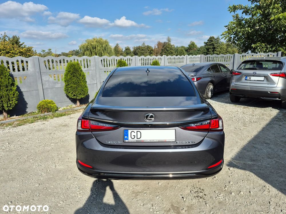 Lexus ES 300h F Sport Edition - 5