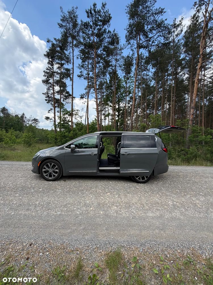 Chrysler Pacifica - 21