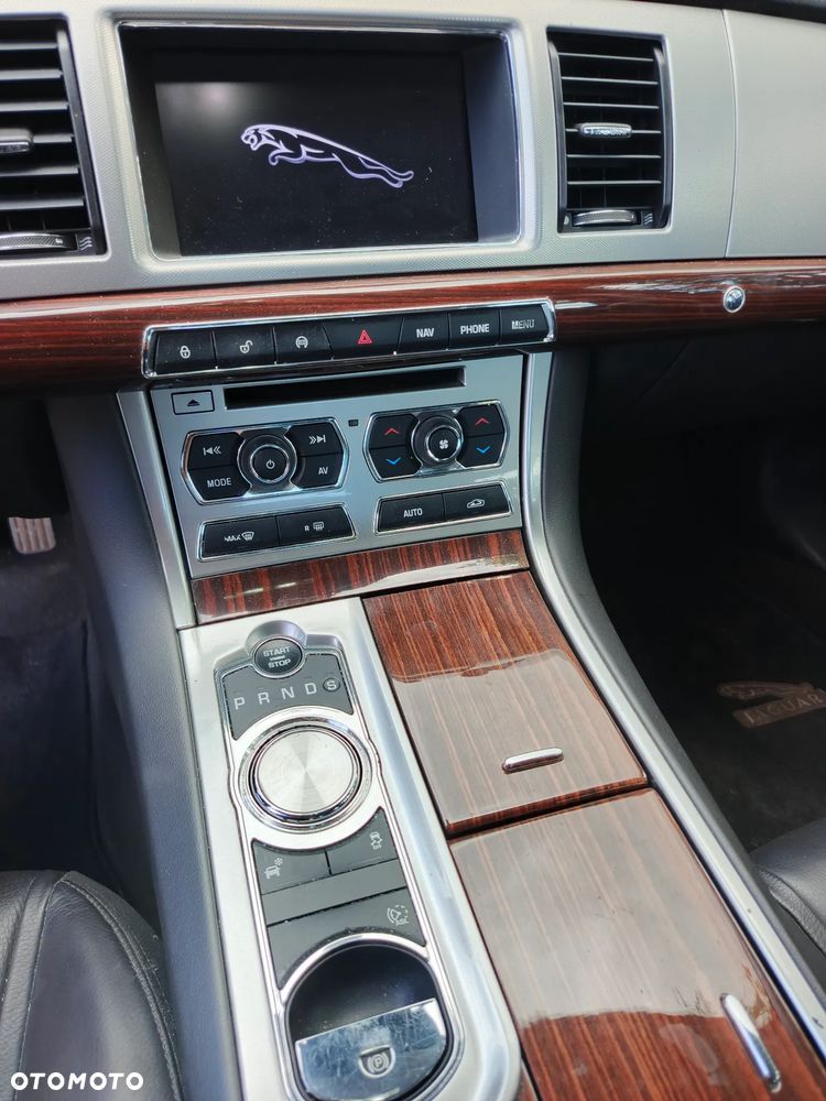 Jaguar XF 2.2 - 12
