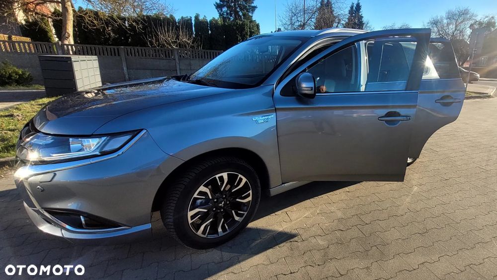 Mitsubishi Outlander - 3