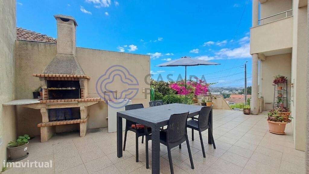 Moradia T4 geminada com Terraço, Jardim e Vistas Desafogadas | Águas S - Grande imagem: 4/47