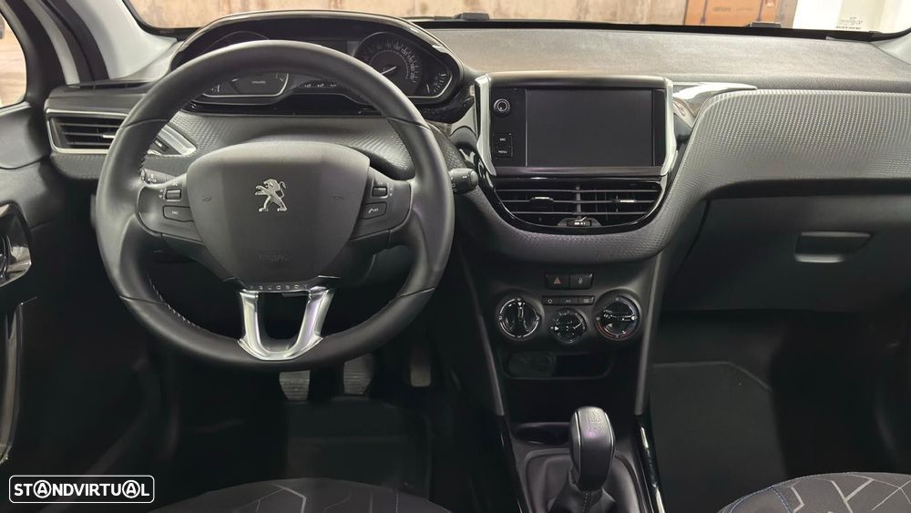 Peugeot 2008 1.2 PureTech Allure - 10
