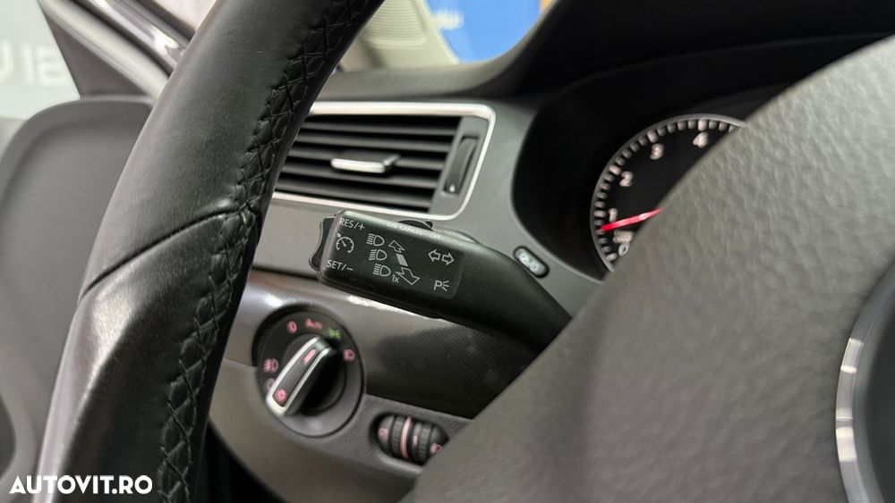 Volkswagen Jetta 1.2 TSI Comfortline - 23