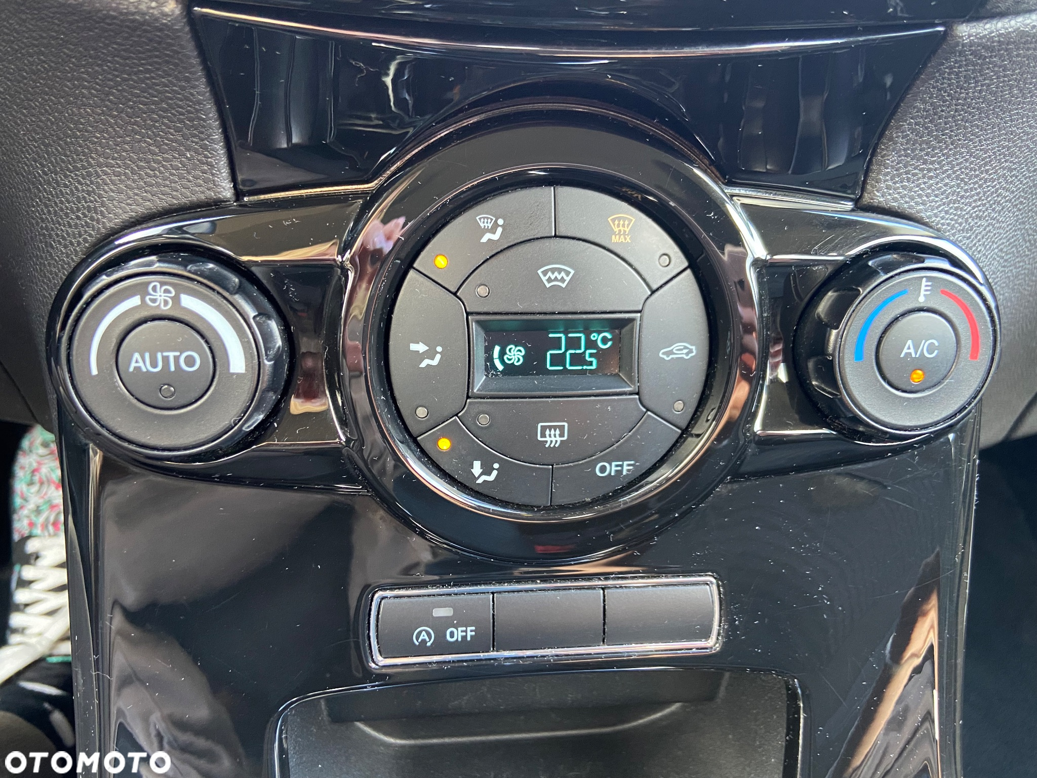 Ford Fiesta 1.0 EcoBoost Start-Stop Titanium - 23