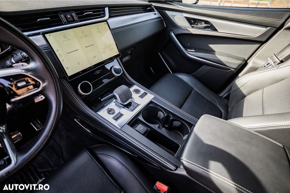 Jaguar F-Pace - 10
